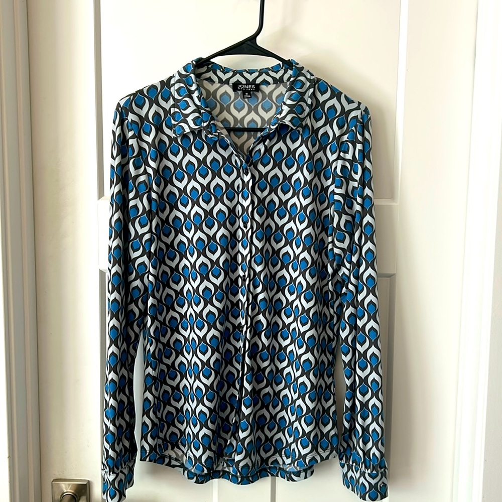 Jones, New York size medium, long sleeve button-down shirt